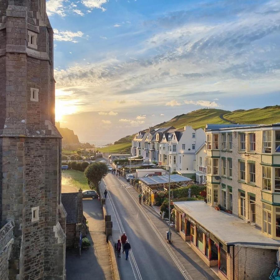 Ocean Backpackers Hostel Ilfracombe Exterior photo